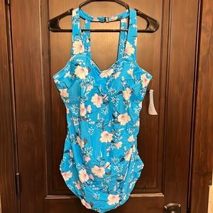 Womens XXL never worn Meet Curve Bathing Suit